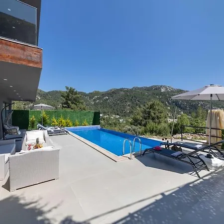 Villa Doga Icerisinde Lueks Rose