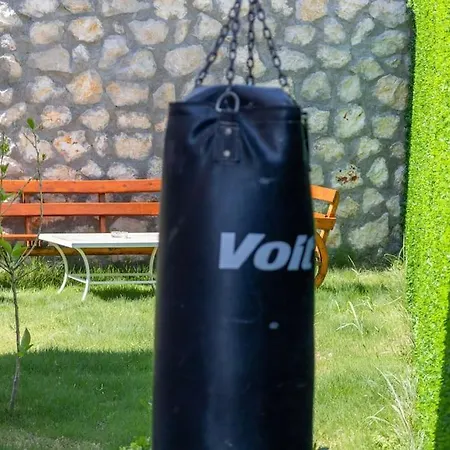 Doga Icerisinde Lueks Rose Villa