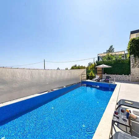 Villa Doga Icerisinde Lueks Rose *