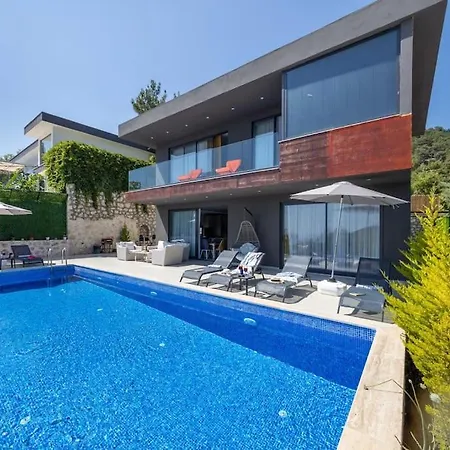 Doga Icerisinde Lueks Rose Villa