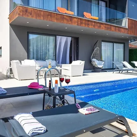 Doga Icerisinde Lueks Rose Villa